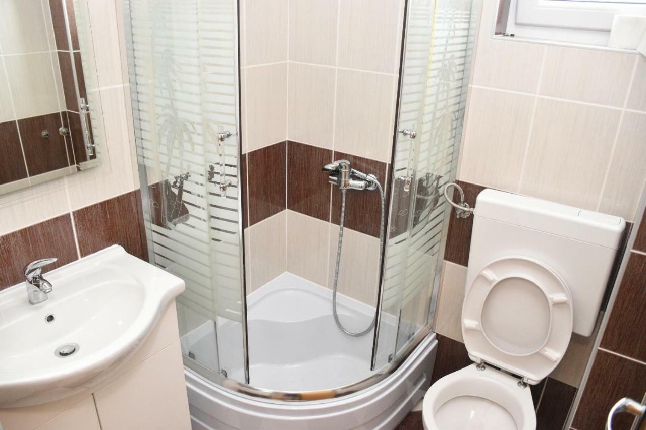 Apartmani Niko 1 Radovin Екстериор снимка